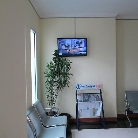 Green Leaf Inn Pontianak Exterior foto